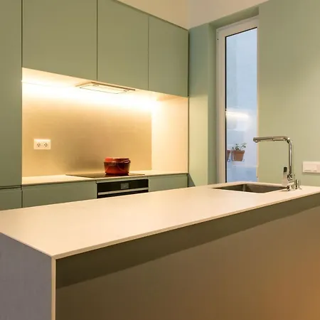 Gorgeous Refurbished Graca Appartement